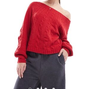 Hollister Off Shoulder Cable Knit sweater size small